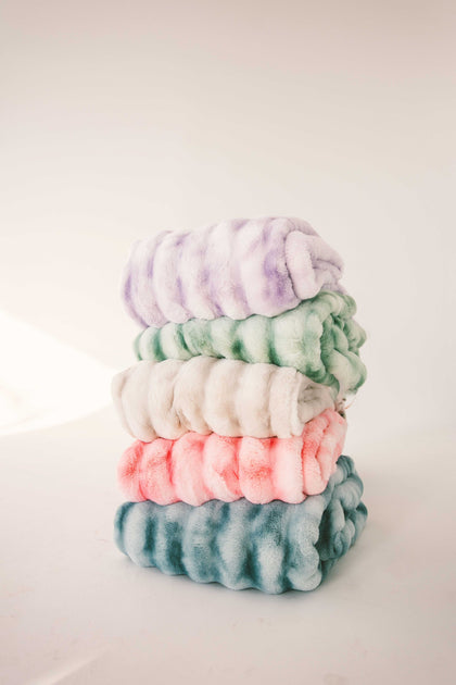 Extreme Ultra Cloud Smoke Blue Blanket in soft pastel colors, showcasing plush texture and cozy design for ultimate comfort.