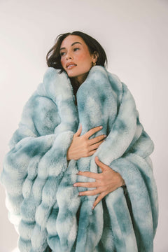 Extreme Ultra Cloud Smoke Blue weighted blanket wrap showcasing plush texture and cozy blue hue for ultimate comfort.
