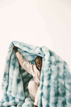 Person enjoying the cozy comfort of the Extreme Ultra Cloud Smoke Blue weighted blanket, showcasing its softness and luxury.