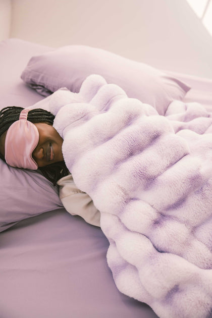 Cozy scene of a person resting under the Extreme Ultra Cloud Lilac Breeze weighted blanket, showcasing its plush comfort.