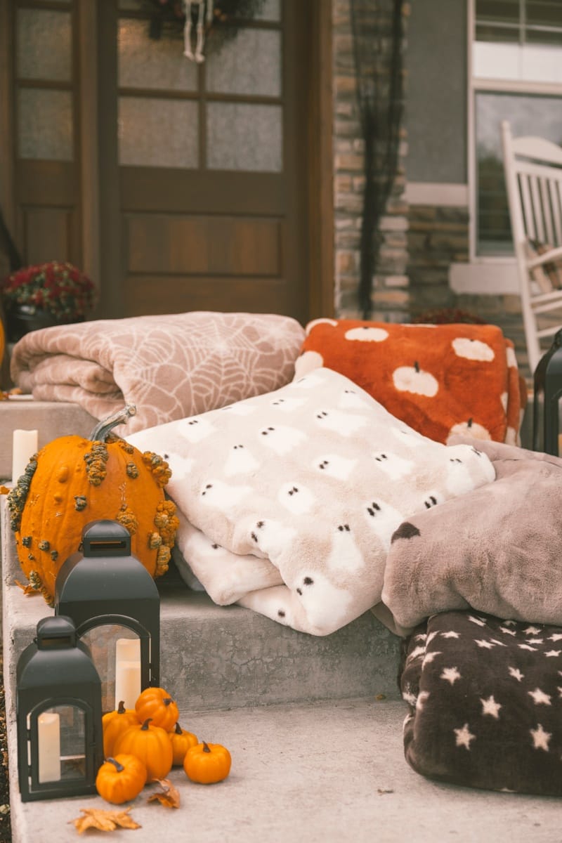 Lush White Pumpkins Blanket
