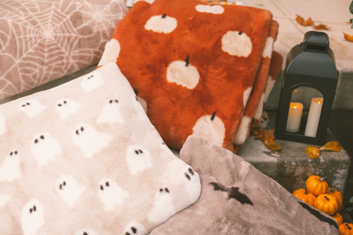 Lush White Pumpkins Blanket