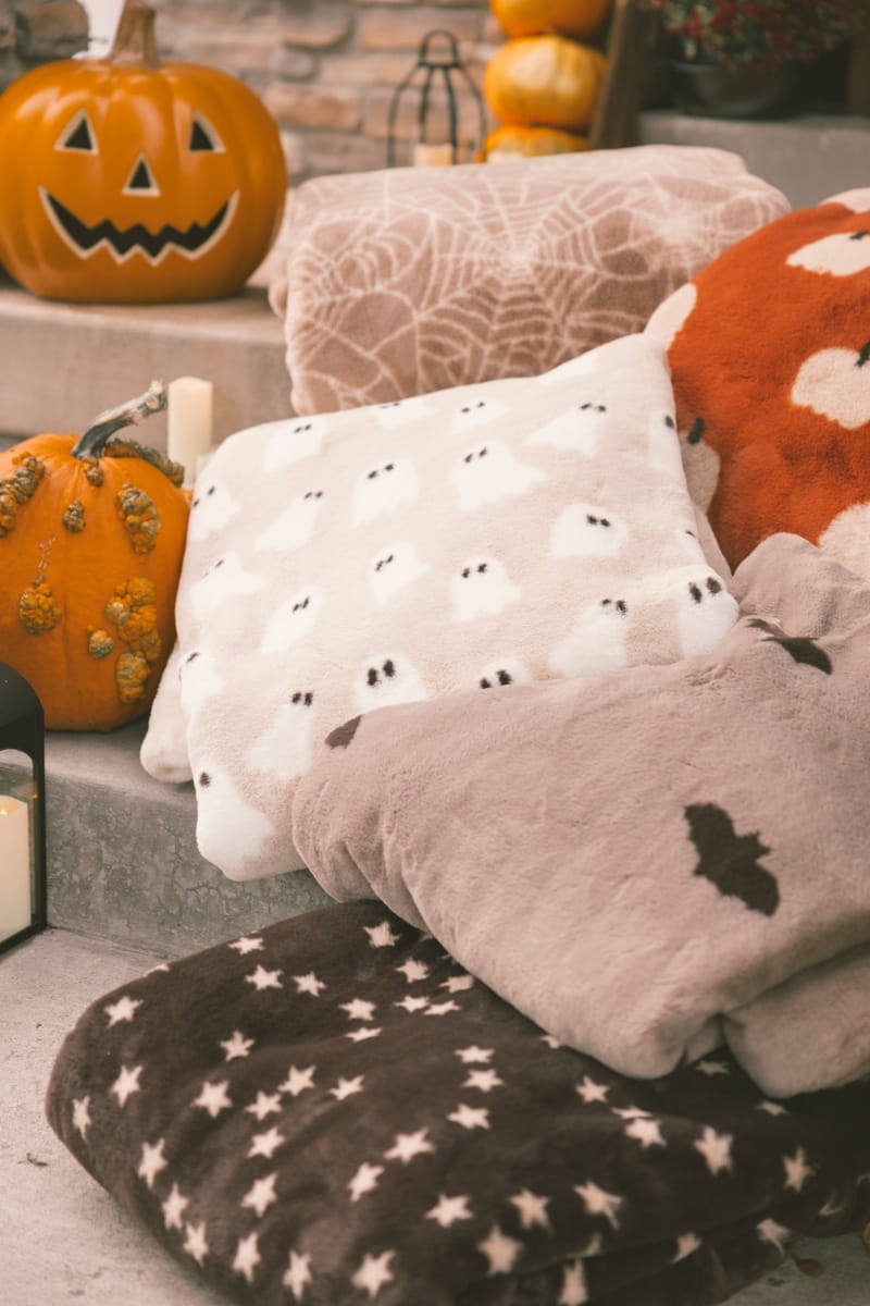 Lush Spider Webs Blanket