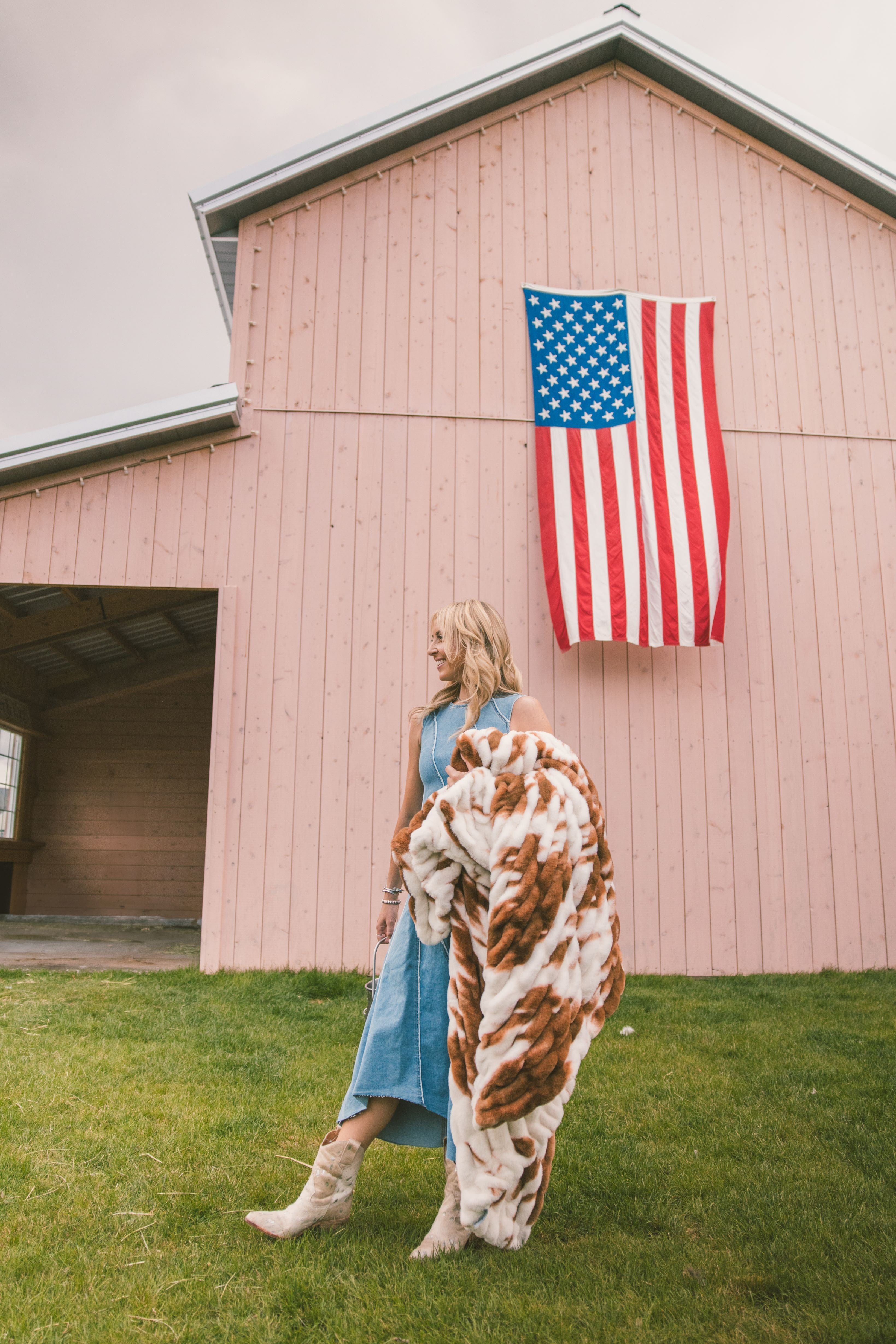 Hugs Fannie Plush Blanket