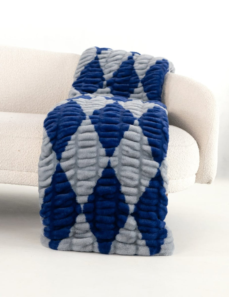 Original Hugs Dallas Diamond Blanket