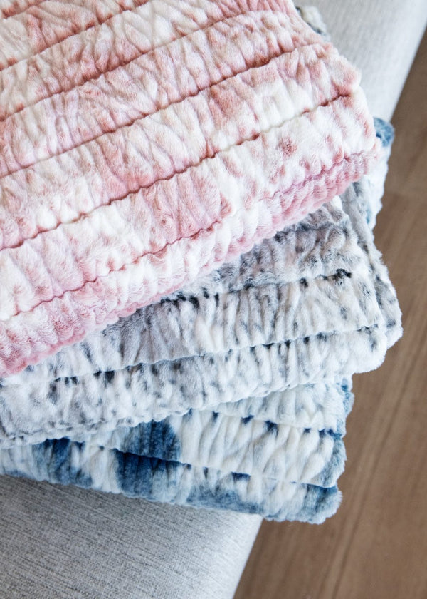 Sandra Plush Pink Blanket