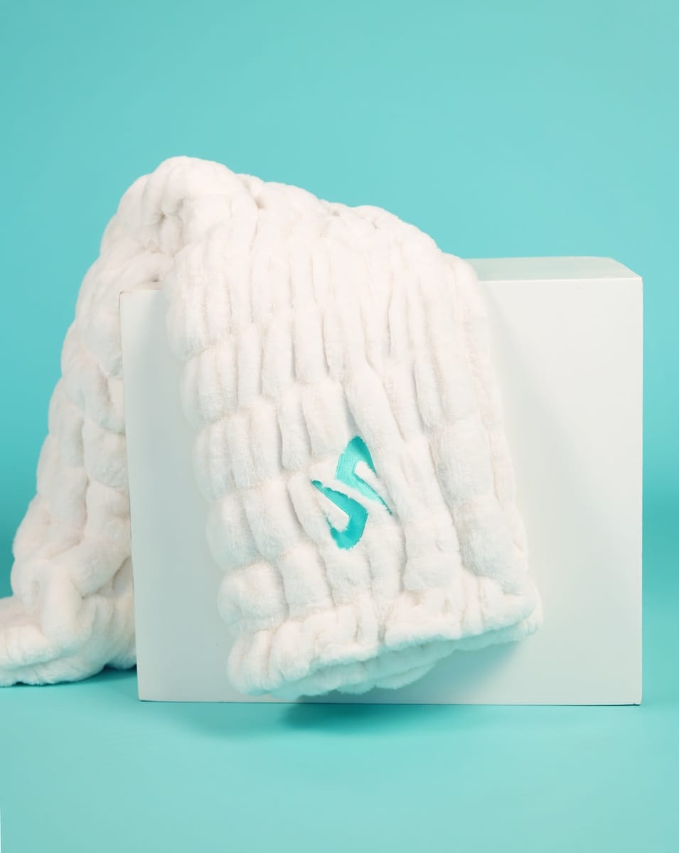 Dude Perfect Hugs Cream Blanket