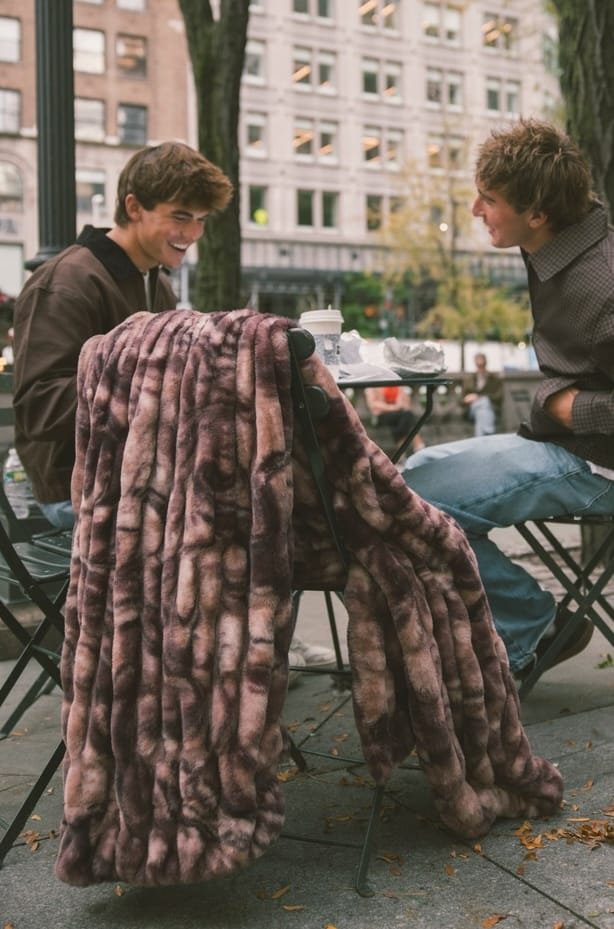 Original Hugs Marble Mocha Blanket