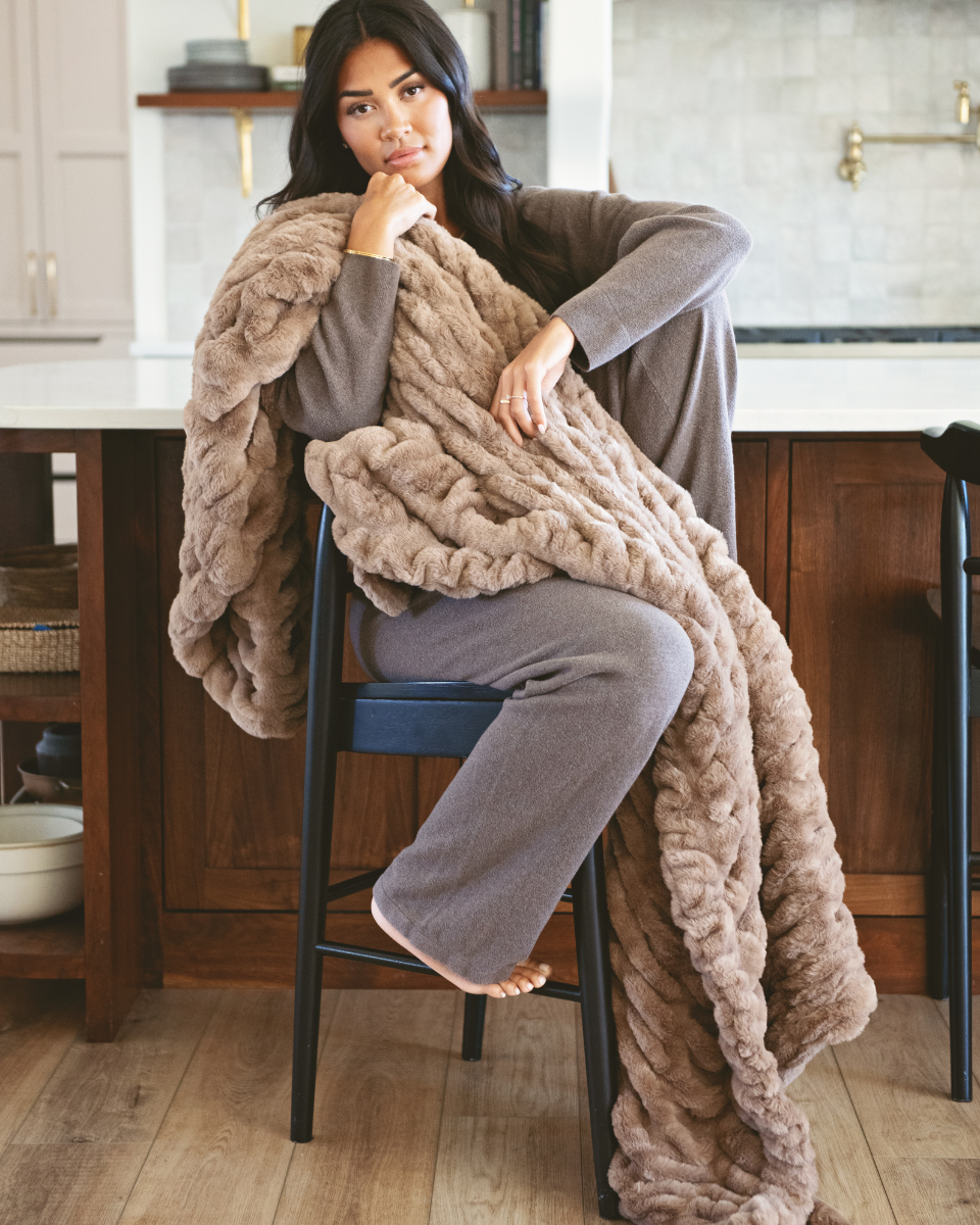 Original Hugs Milk Chocolate Blanket