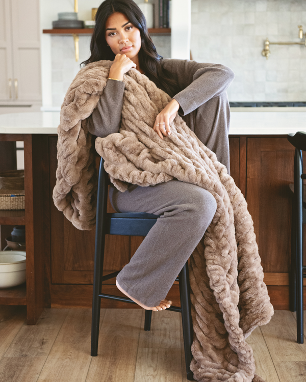 Original Hugs Milk Chocolate Blanket