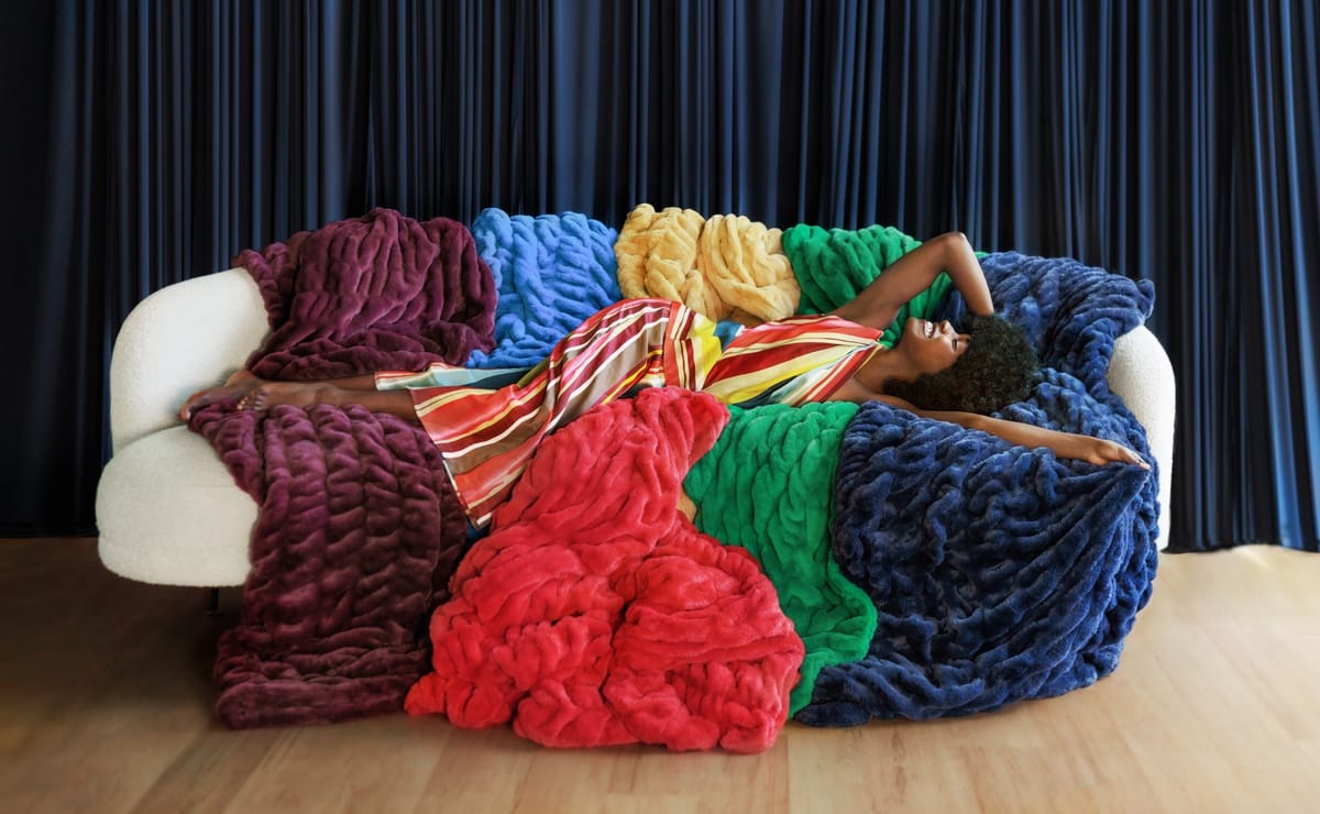 Original Hugs Light Amazon Blanket