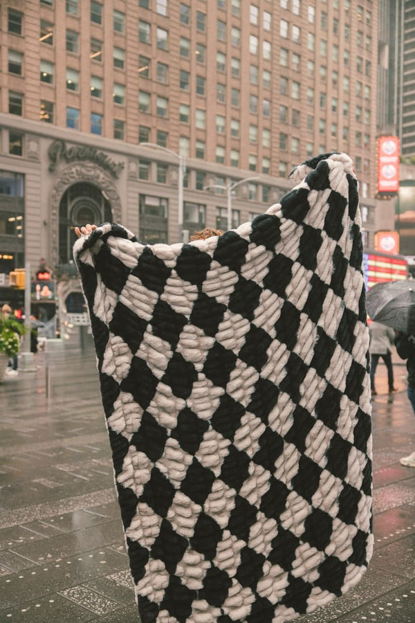 Original Hugs Diamond Black Blanket