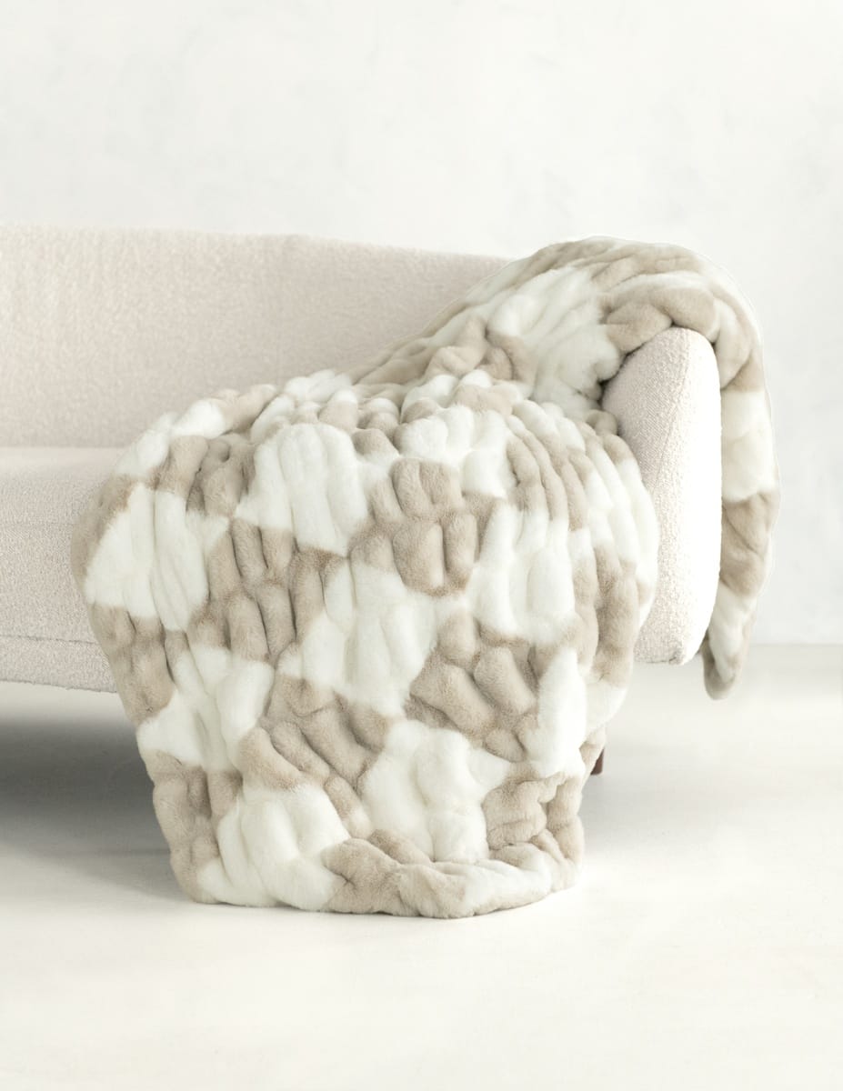 Original Hugs Diamond Ancient Scroll Blanket